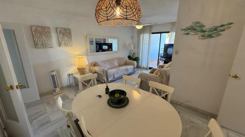 Ciudad Universitaria Apartment | Relax en La Carihuela Pádel y parking privado