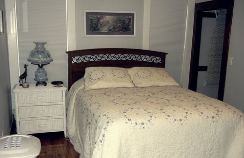 Nashua House | Relax, enjoy the view, get away from it all at Cedar Lake, Nashua, IA!
