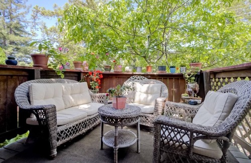 Oakland House | Relax in an unique artistic house and with nature