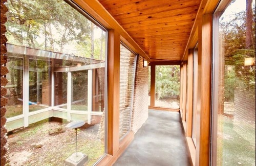 Jackson Cottage | Relax in Architecture! Secluded, Safe, and Serene.