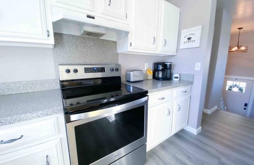 McAlpine House | Relax in Charlotte|Fire Pit|BBQ-Outdoor Dining|4BR