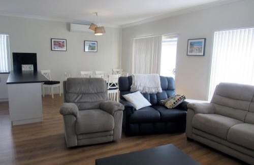 McCracken House | Relax in Comfort