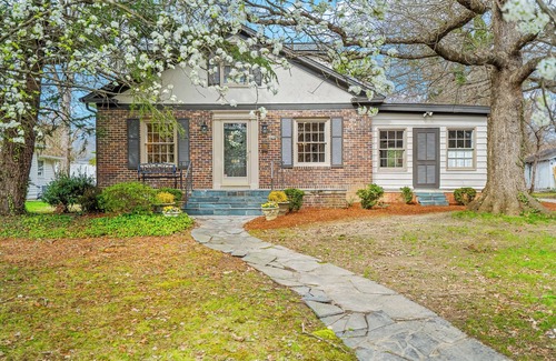 Burlington House | Relax in Luxury The Fogleman House in Historic Downtown Burlington