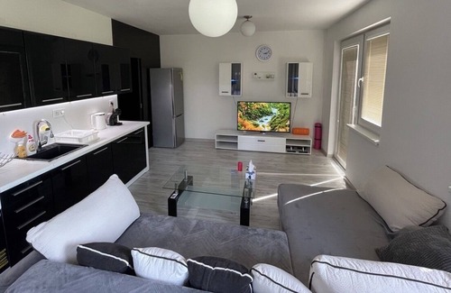 Dubravka Apartment | Relax in Nature, Close to Old Town, King Size Bed, Free Parking, Pet-Friendly