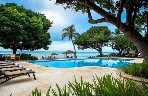 Carenero Apartment | Relax in Paradise! Beachfront, 2 Tropical Pools, Beachfront Spa