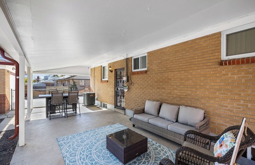 Twin Lakes House | Relax in Style - Modern 3-Bedroom Home with all the Amenities
