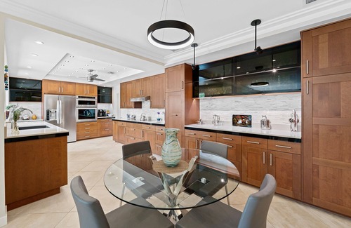 Nurmi Isles House | Relax in Style. Walk to Ft Lauderdale Beach & World Class shops at Las Olas Blvd