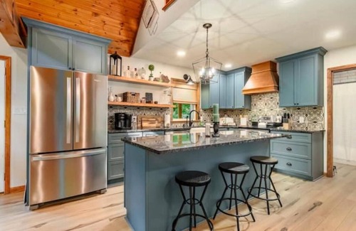 Keene Cabin | Relax in the hot tub w/a view of the River!