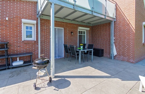 Dornumergrode Apartment | Relax in the wheelchair-friendly Huus op de Wurf in Dornumergrode