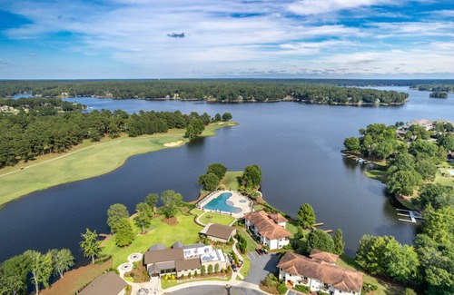 Lake Oconee Apartment | Relax in this serene environment-golf course views.