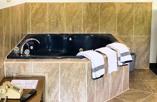 Altoona Hotel | Relax Inn Altoona