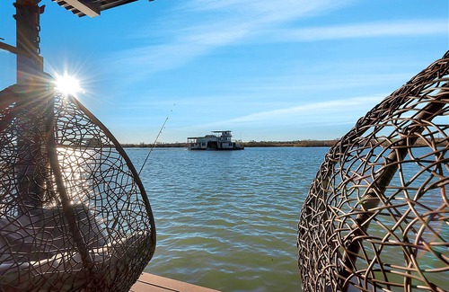 Seymour Boat Rental | Relax on the decks & watch the world float by