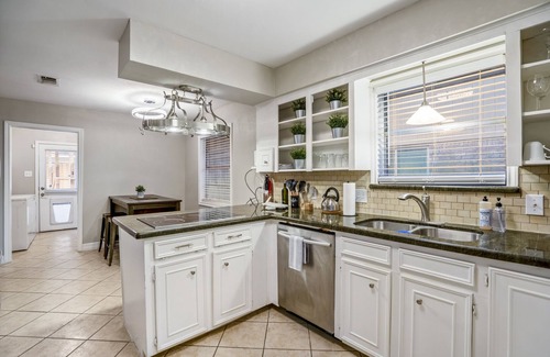 Greater Fondren Southwest House | Relax & Play in Style, Parkside Pool Table + Game Retreat
