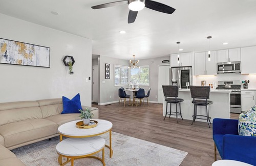 San Carlos House | Relax & Play-Pool, Spa, Views + Guest House!