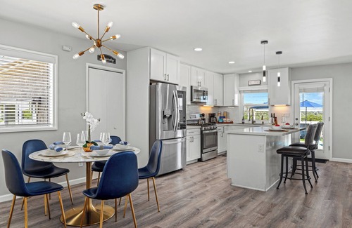 San Carlos House | Relax & Play-Pool, Spa, Views + Guest House!