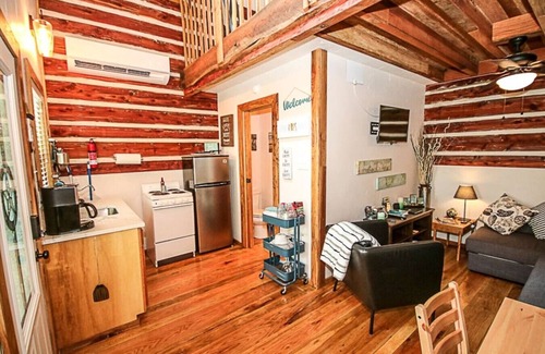 Flint Cabin | Relax & Rejuvenate at Romantic Enchanted Cottage