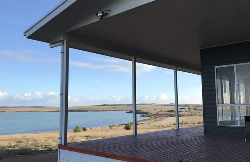 Wrenfordsley House | Relax & unwind at Shades of Blue Eco Retreat. Stunning bayviews & private beach