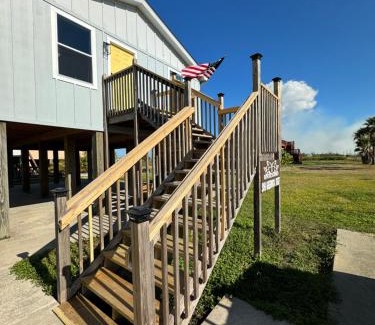 Sabine Pass House | Relax & Unwind in a Serene Retreat Near the Beach