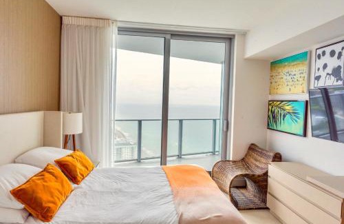 Hollywood South Central Beach Apartment | Relax with Ocean Views & Fresh Sea Breeze