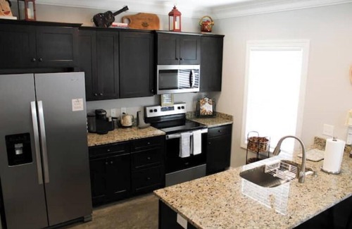 White Bluff House | Relax within a half hr from Nashville in a NEW luxury Townhome