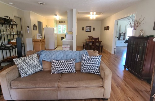 New River House | Relaxation and family fun!nLakefront On A Quiet Cove At Claytor Lake