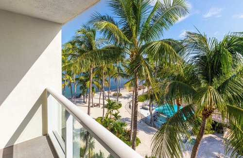 Islamorada Hotel | Relaxation at Its Finest in Islamorada! Free Parking, Swimming Pool!