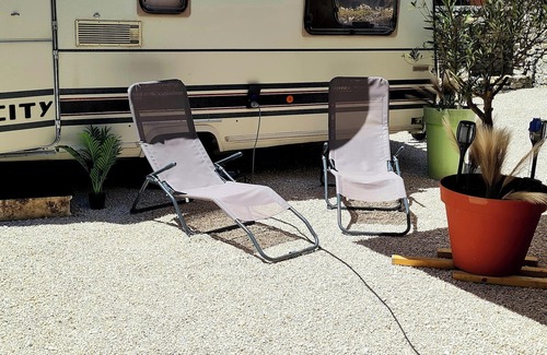 Beze House | Relaxation caravan near grotto and washhouse