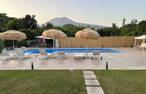 Trecase Apartment | Relaxation with Jacuzzi and pool between Pompeii Amalfi coast, Sorrento and Capri