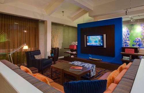 Brookhollow Hotel | Relaxing 1 King Unit Near Buffalo Bayou Park and Art Car Museum