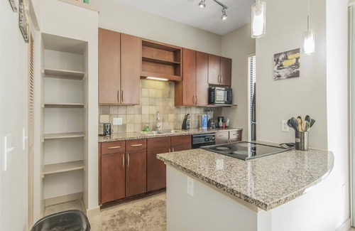 Riverside Terrace Apartment | Relaxing 2-bedroom apartment with fitness room, WiFi in vibrant Houston