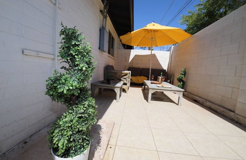 Camelback East Condo | Relaxing 2bd~1ba king bed~sleeps 4