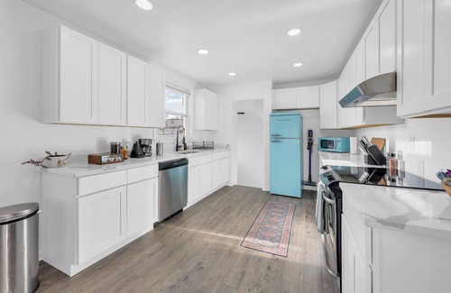 Royal Oak House | Relaxing 3 bdrm, 2 br home with spacious master suite, soaking tub & game room