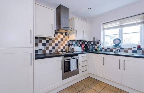 Broughton House | Relaxing 3 bedroom Chester Home with garden
