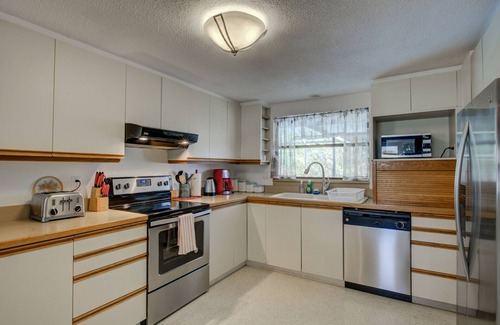 South Sarasota House | Relaxing 3BR/2Ba Oasis with Heated Pool.