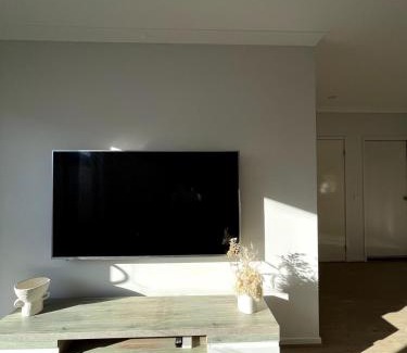 Point Cook House | Relaxing 3BR Home in Point cook with Sauna