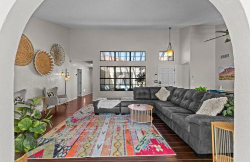 Glendale House | Relaxing 5br W Heated Pool, Billiards & Foosball