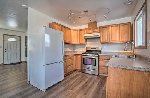 Fairview Cottage | Relaxing Anchorage Home ~ 1 Mi to Downtown!