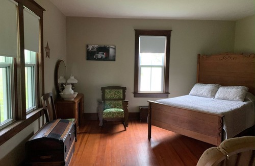 Hermann Other | Relaxing and cozy farmhouse a few miles from the town of Hermann!