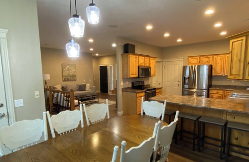 Providence House | Relaxing area for family or business. Near Logan, USU, hiking, skiing,& biking.