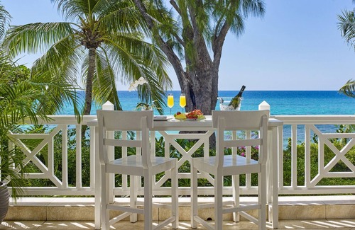 Fitts Village House | Relaxing Beachfront Home with Pool - La Paloma