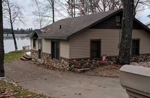 Iola Cabin | Relaxing Cottage Steps From the Lake