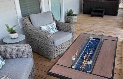 Fredericksburg Cottage | Relaxing cottage with private hot tub and firepit in the heart of wine country