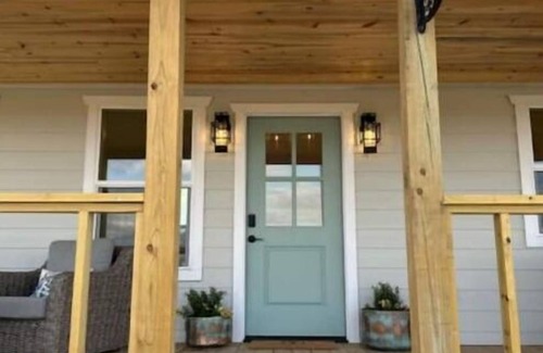Fredericksburg Cottage | Relaxing cottage with private hot tub and firepit in the heart of wine country