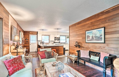 Sybertsville House | Relaxing Eagle Rock Resort Home - 1 Block to Lake!