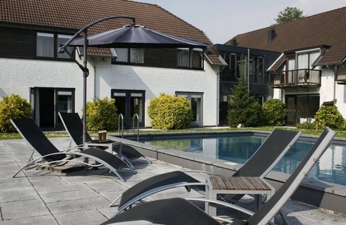 Lekkerkerk Hotel | Relaxing Escape with Free Parking, Outdoor Pool, Sauna & Dining on the Terrace