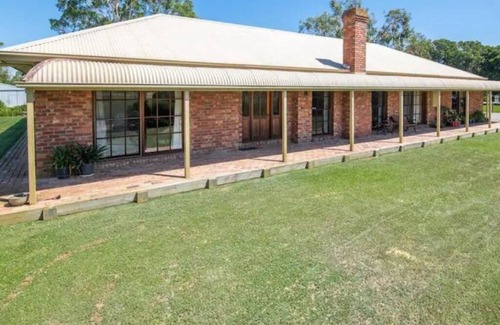 Kialla House | Relaxing Family Farmstay 7 minutes to Shepperton CBD