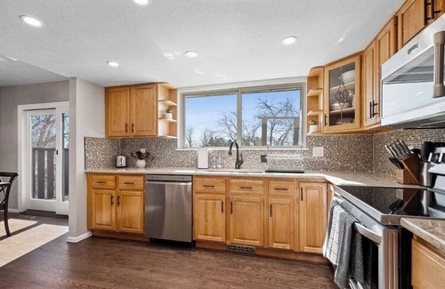 Northwest Arvada House | Relaxing Family Retreat Backyard Fast Wifi