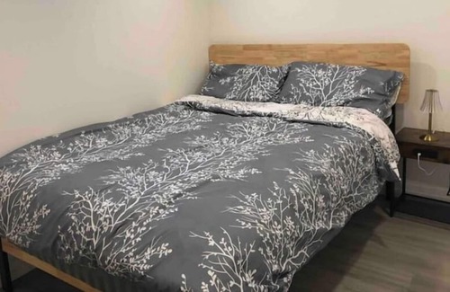 Belleville House | Relaxing family suite 10 min walk from the Lakeshore and pet friendly!