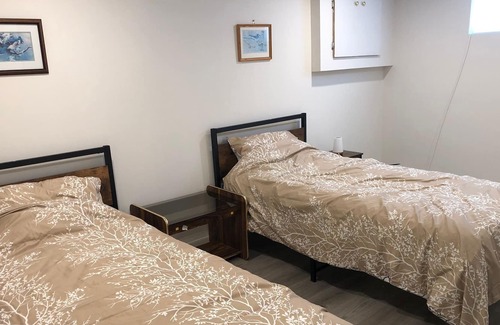 Belleville House | Relaxing family suite 10 min walk from the Lakeshore and pet friendly!