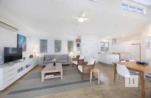 Summerland Point House | Relaxing Getaway